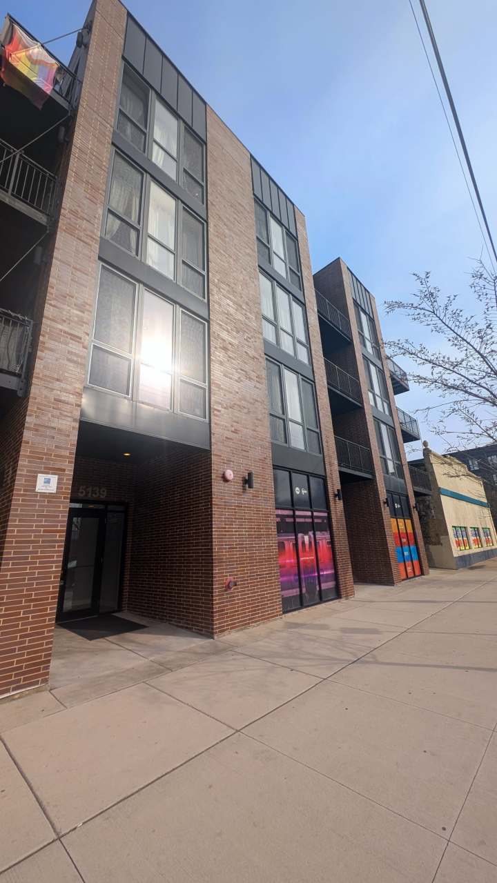 5139 North Broadway - 205