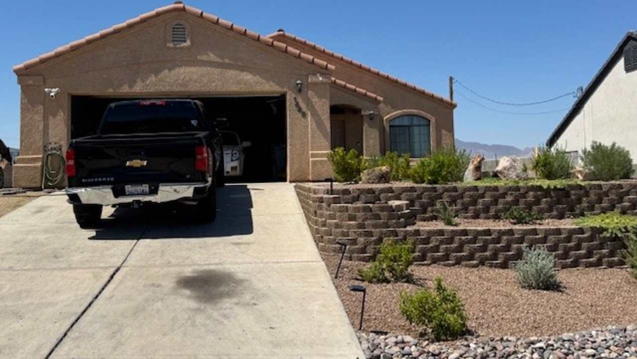 3 Bedroom 2 bath Home Boat Deep Garage and RV parking Near Safeway