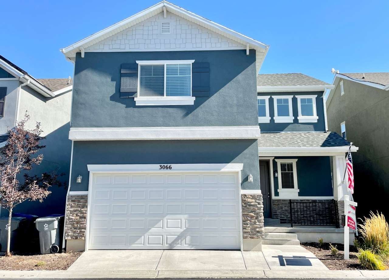 HOLIDAY MOVE IN SPECIAL!