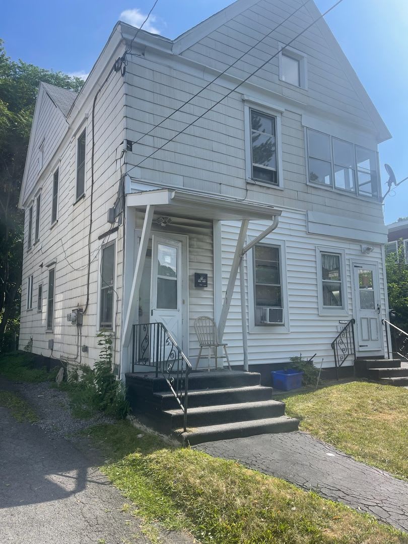 1102 Carbon St