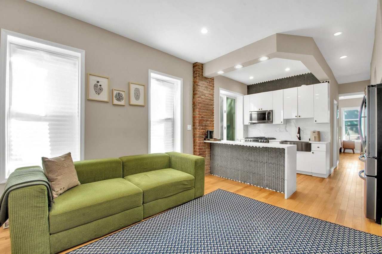 106 E 32ND Street unit: 3