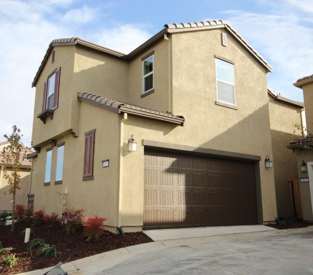3 Bed Home in Gated Elk Grove Community