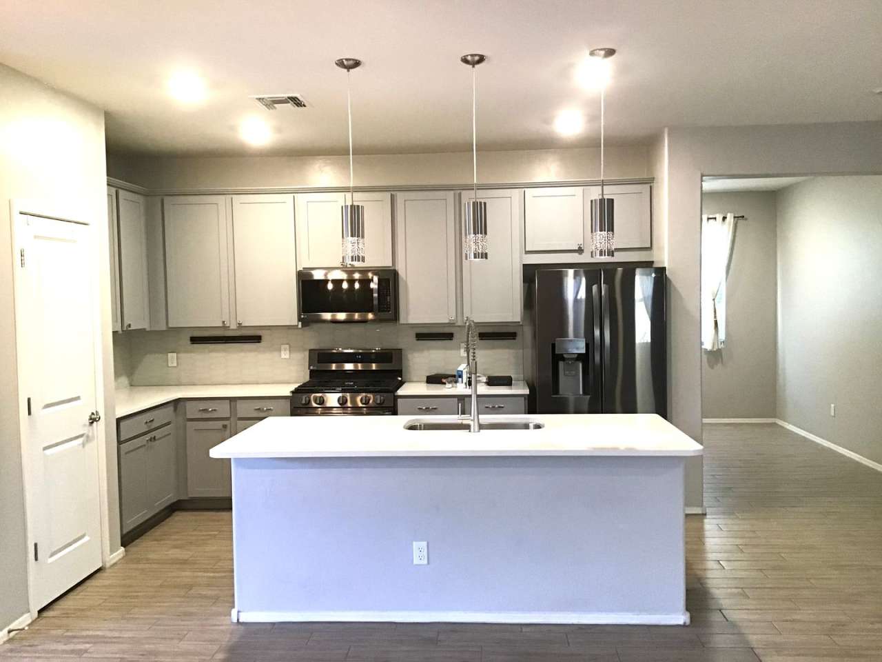 Clean, 3 Bdrm + Den, 2 Bath, 1842 sq/ft in NW area