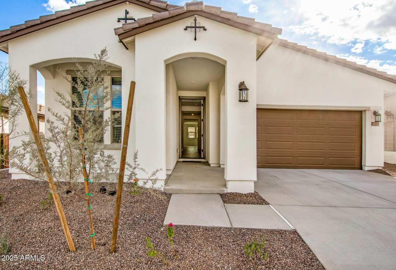 21301 W ROANOKE Avenue