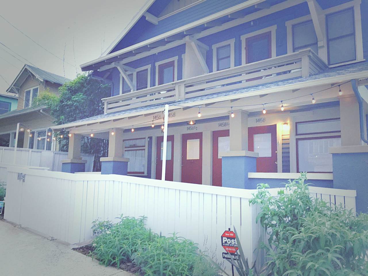 A Charming 2 Bed / 1 Bath with Bonus Space in Prime Echo Park Location