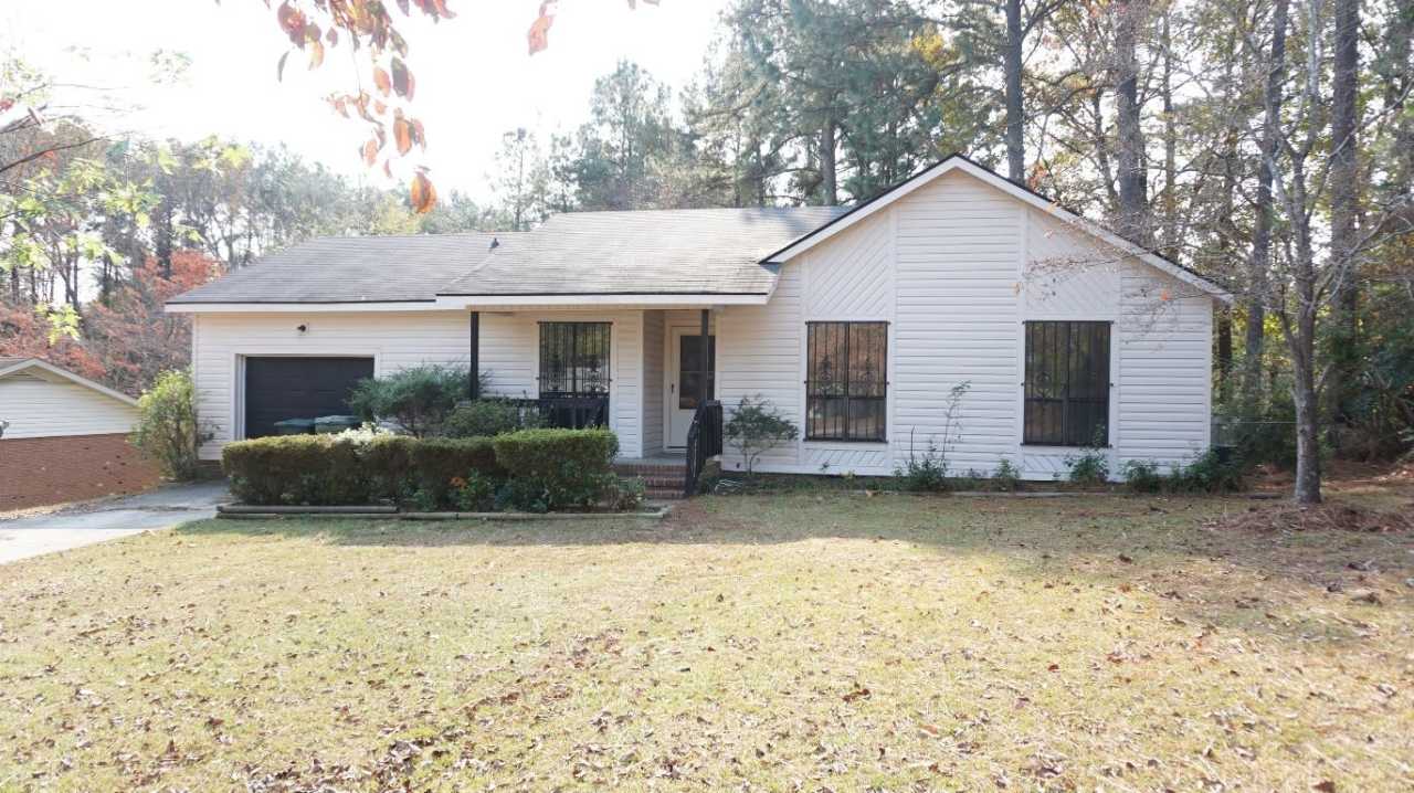 417 Nottingham Drive - College Lakes