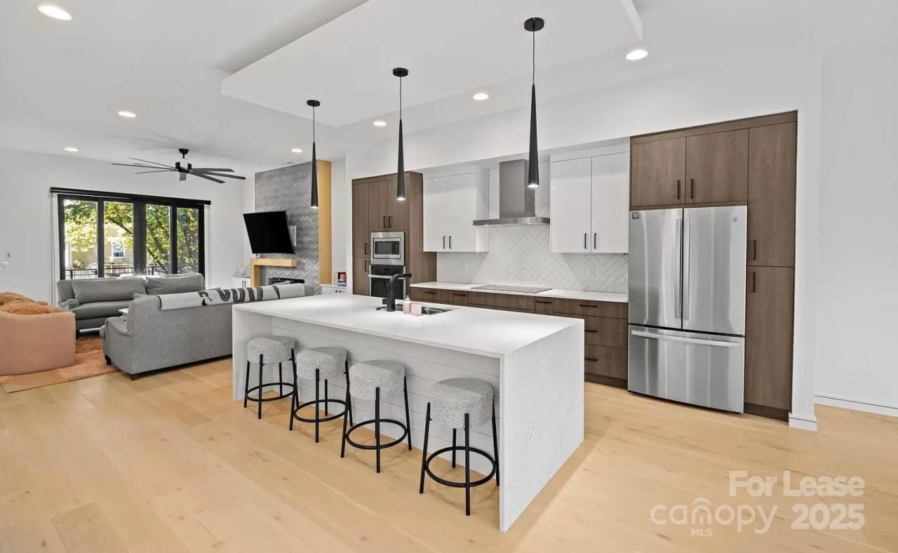 2712 N Davidson Street