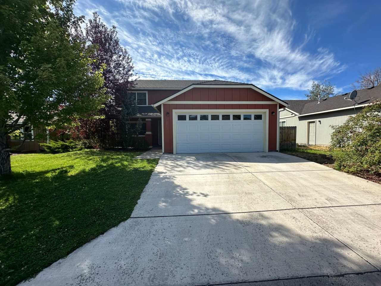 SW Bend House Near the Old Mill District, 4 Bdrms, 2.5 baths, A/C, Office/den, Dbl. Garage