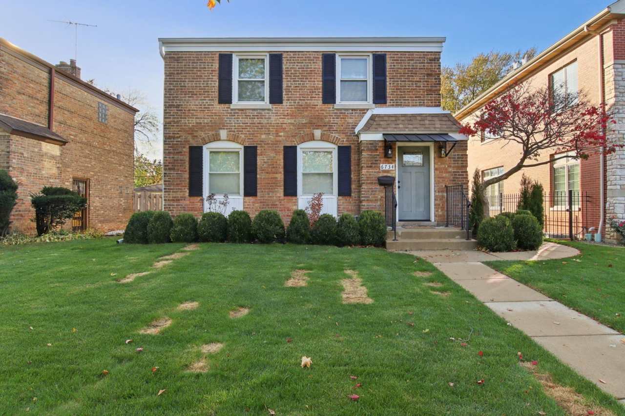 6734 N Hamlin Avenue