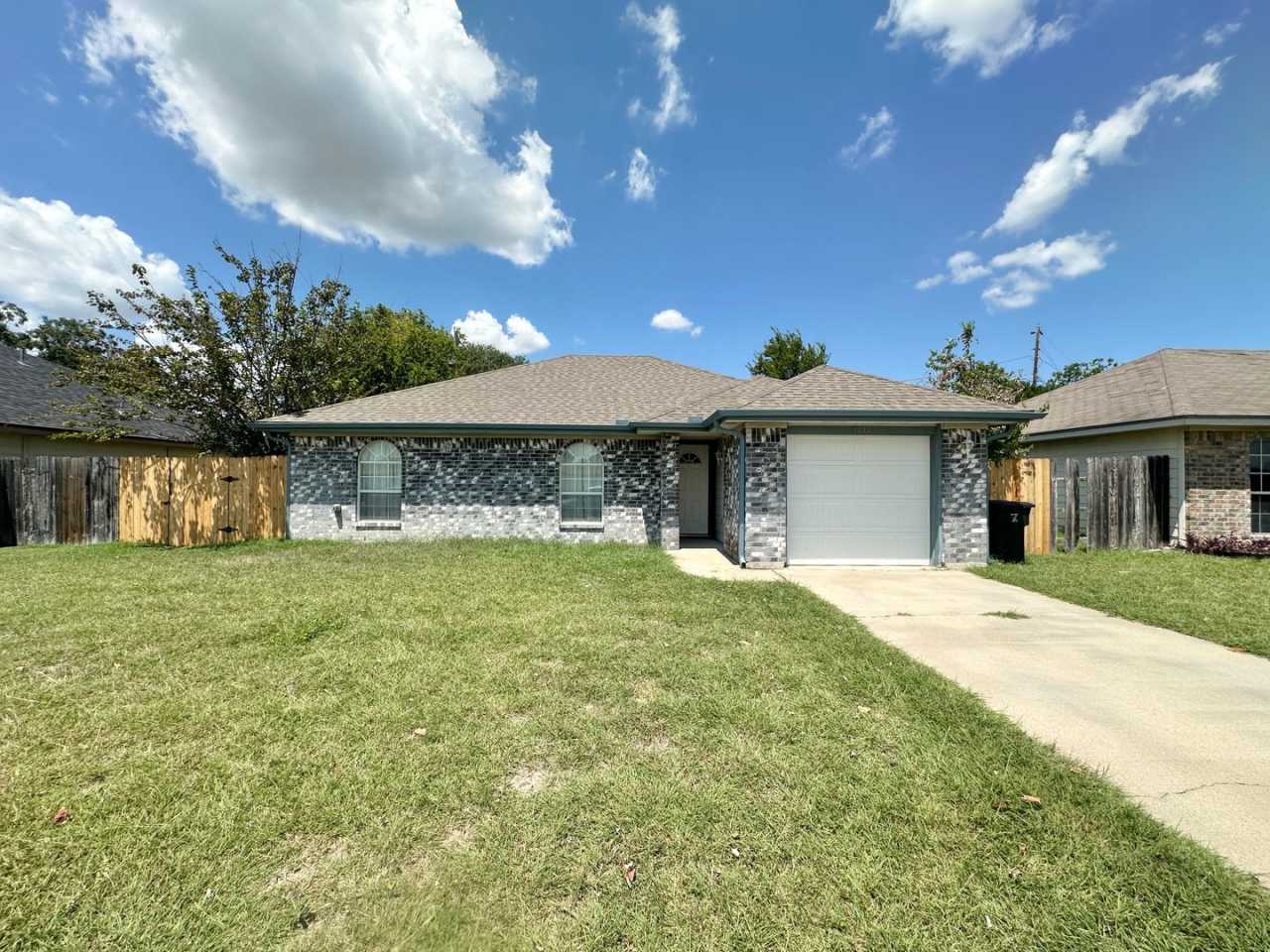 Viewable Now! Cute Home Close to Fort Hood! Small Dogs Accepted!