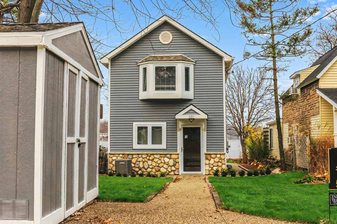 121 North Shore Drive