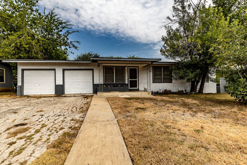 832 W Merriweather St