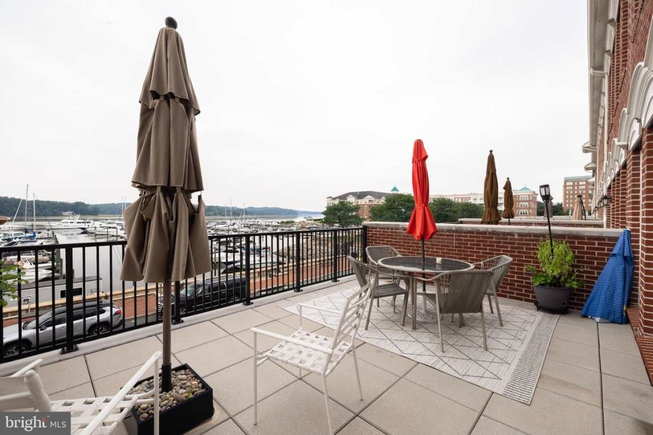 610 MARINA LANDING LN