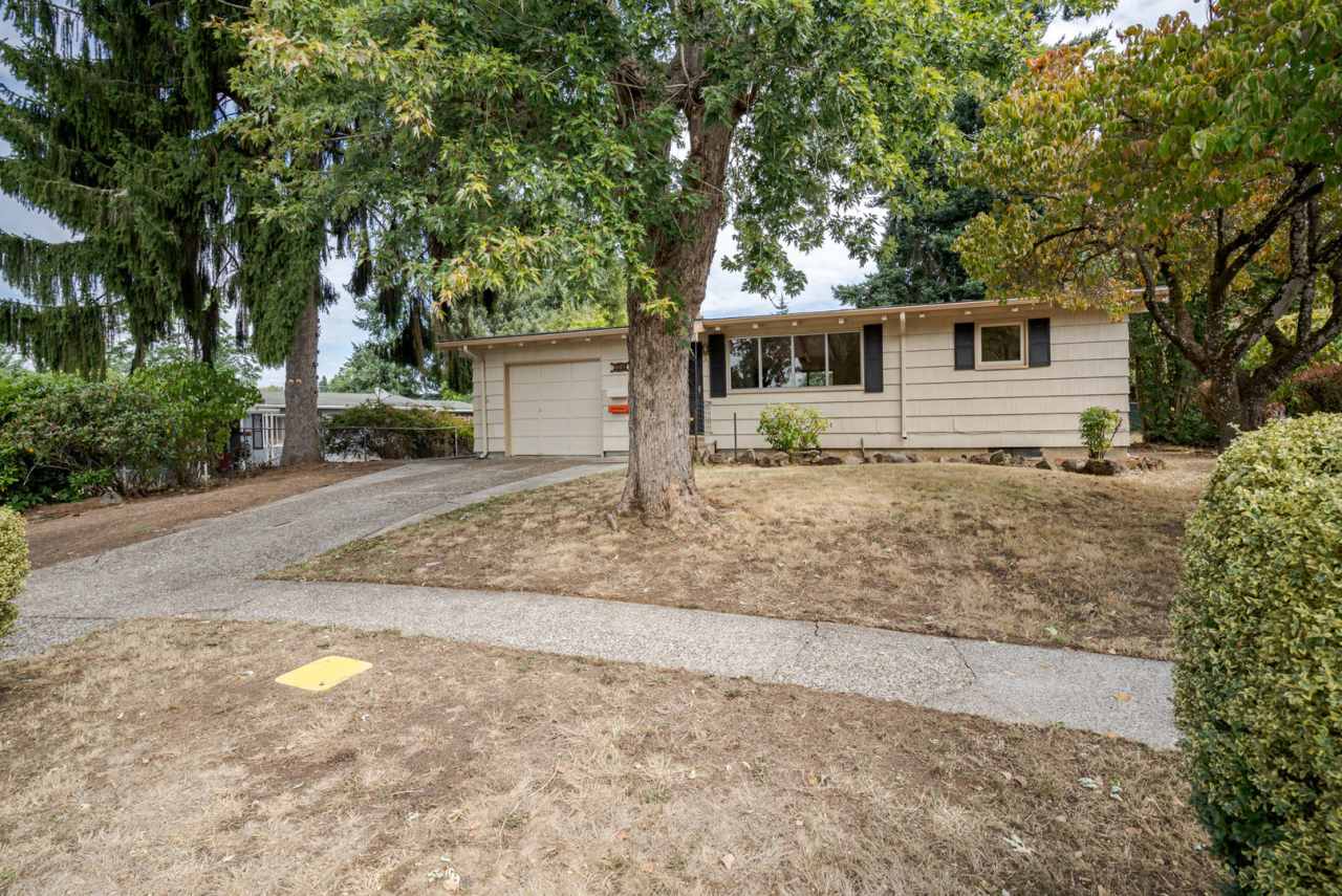 Vintage Gem - 2 Bedroom 1 Bath home with fully finished basement - Large Fence Yard and Single Car Garage