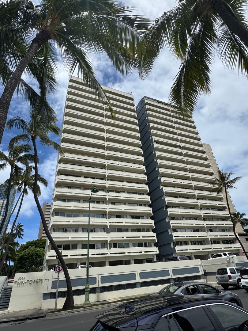 2 Bed/1.5 Bath/1 Parking at Twin Towers in Waikiki