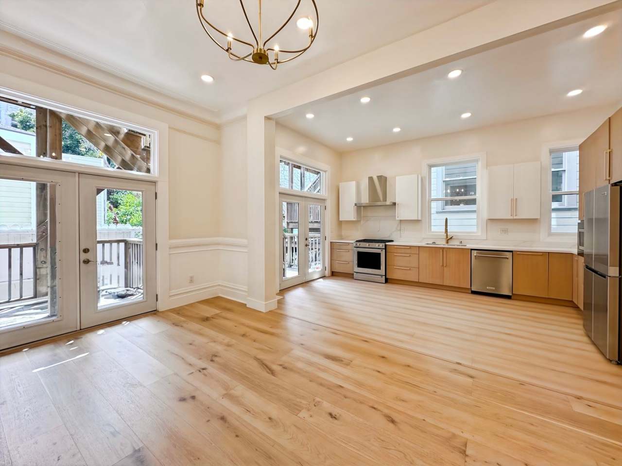 Spacious, Remodeled 4BR/2.5BA Victorian Flat, Pet Friendly, Steps from Alamo Square