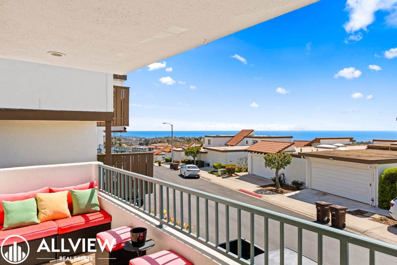 OCEAN VIEWS! Stunning 2 Bed, 2.5 Bath Townhome in San Clemente!