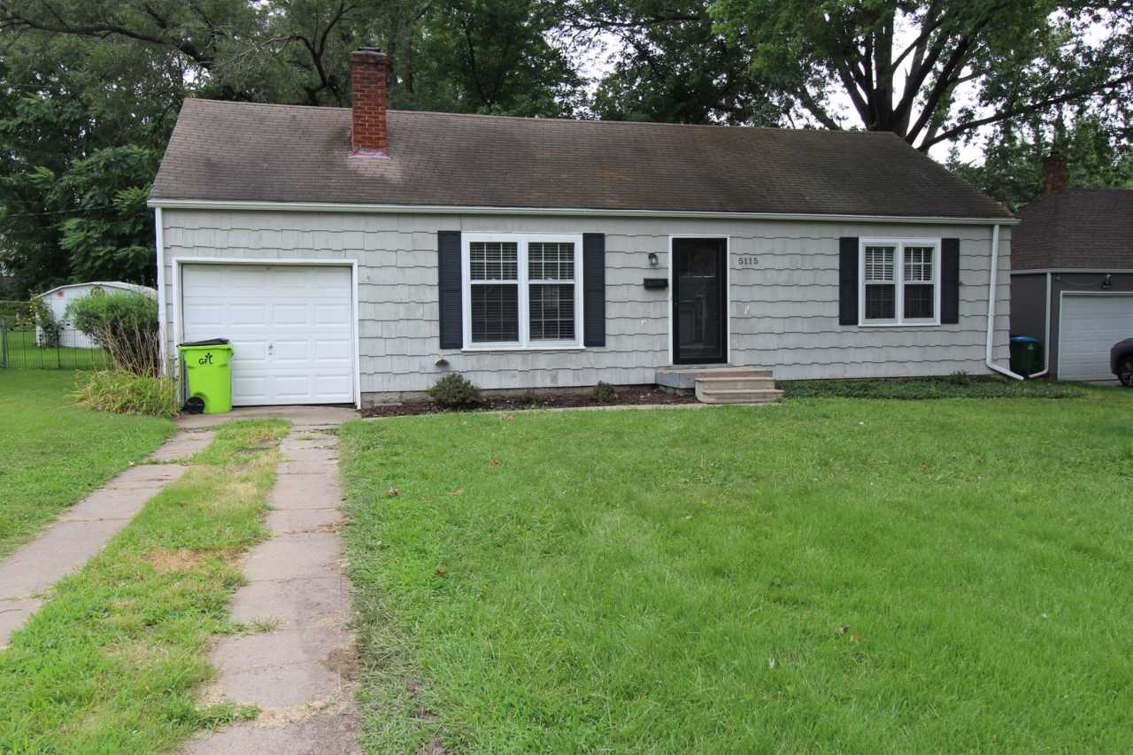 September FREE On This 2 Bedroom 1 Bath Home in Roeland Park