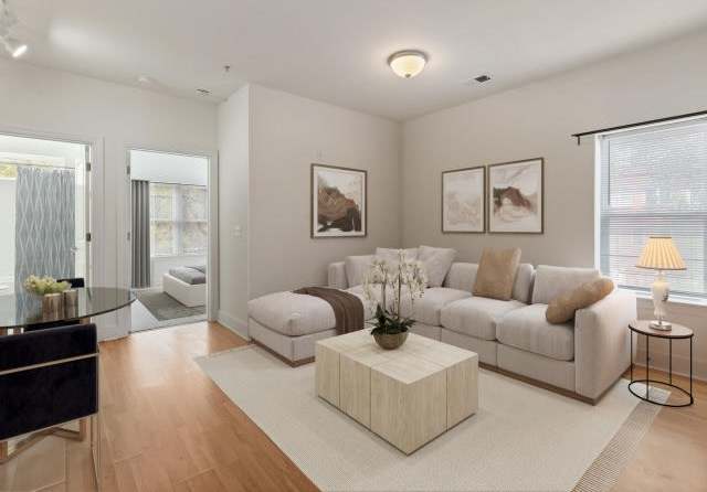 514 E 35th St Unit E21