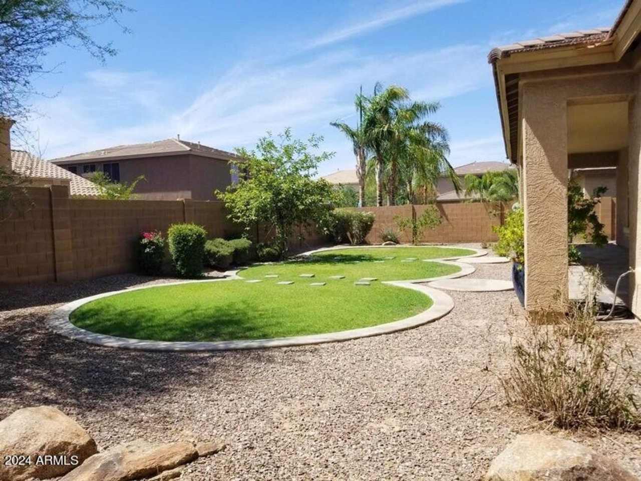 *Stunning Home in Cul-de-sac with 2 Master Suites, one downstairs, one upstairs*