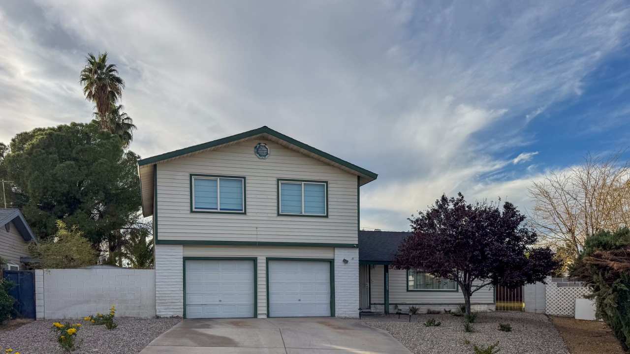 Move-In Ready 3-Bedroom with Pool / Lawn and Pool Service Included!