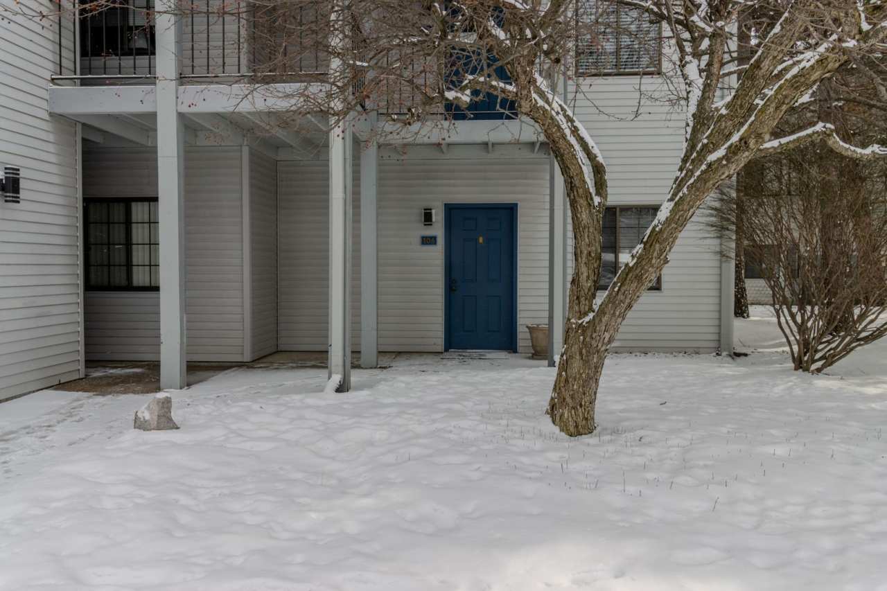 Charming, Updated Condo in Prime Downtown Traverse City Location!