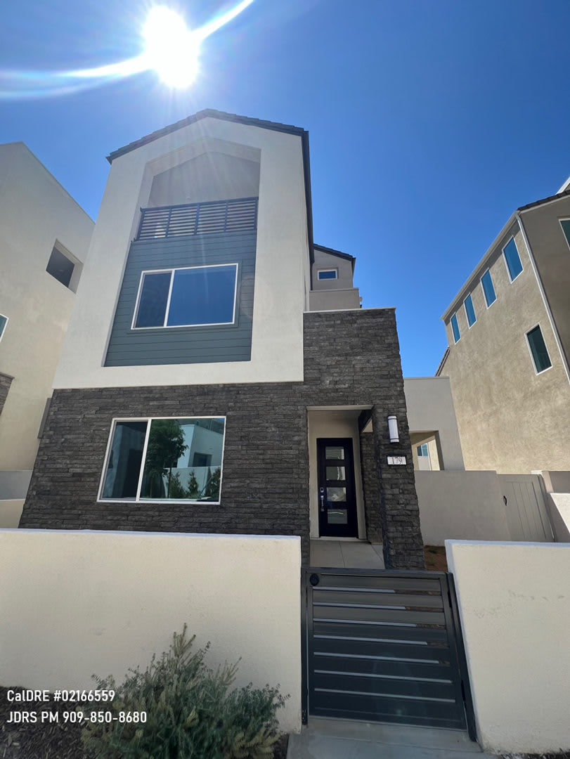 Irvine 4 Bedroom Home