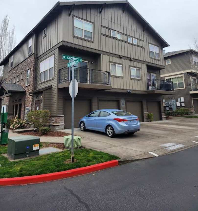 Short Term Lease Available / Beautiful Townhouse in Beaverton by Max Station!