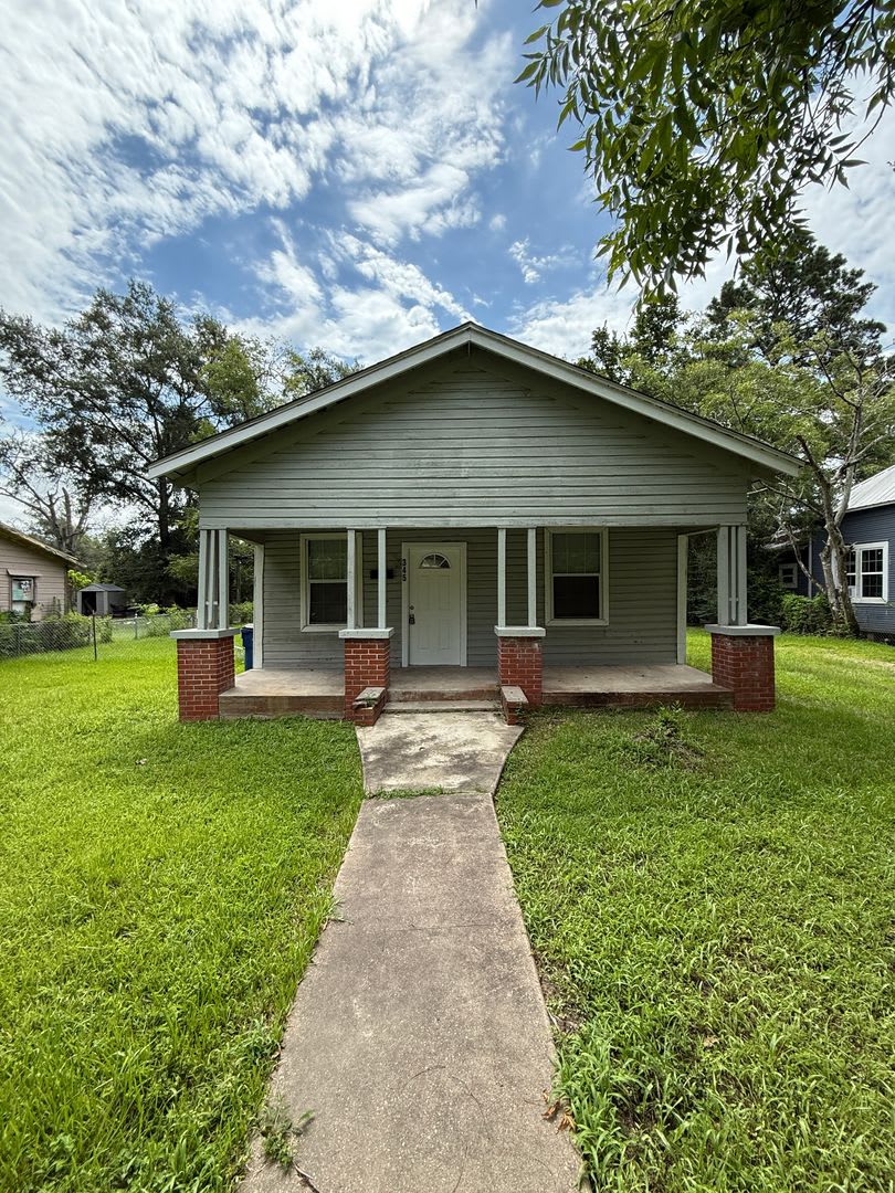 Renovated home in Silsbee! Available NOW - Ask for move-in specials