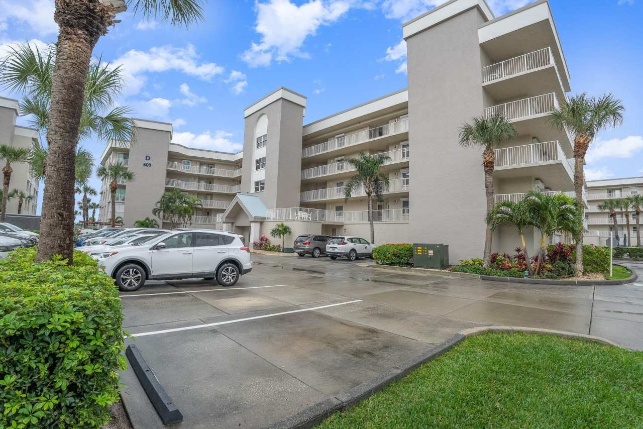 609 Shorewood Drive unit: 203