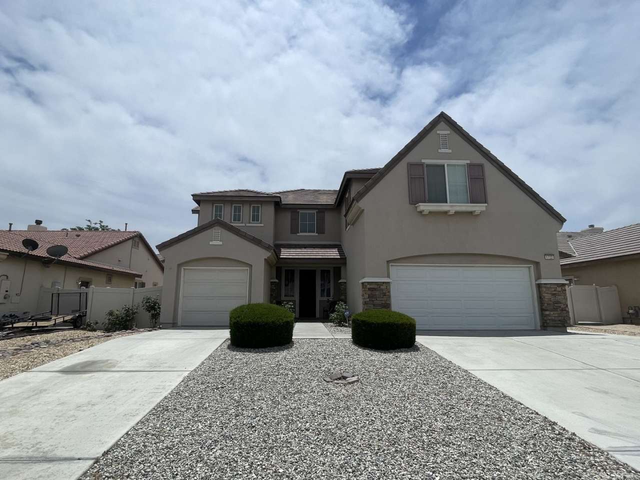 Palmdale 5 Bedrooms + 3 Bathroooms