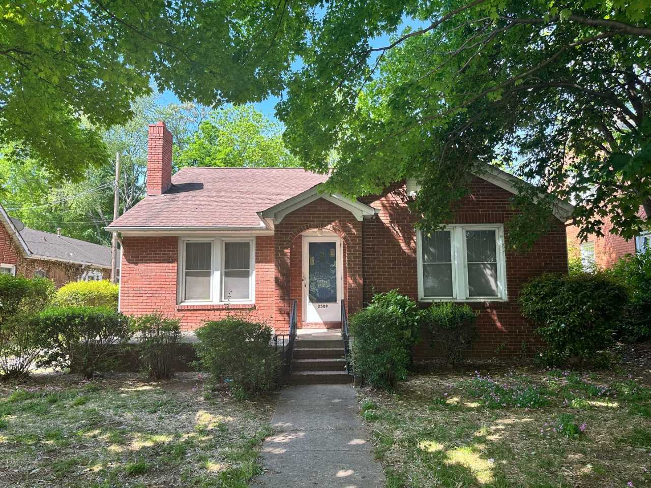 Beautiful Two Bedroom Home in Wesley Heights!!