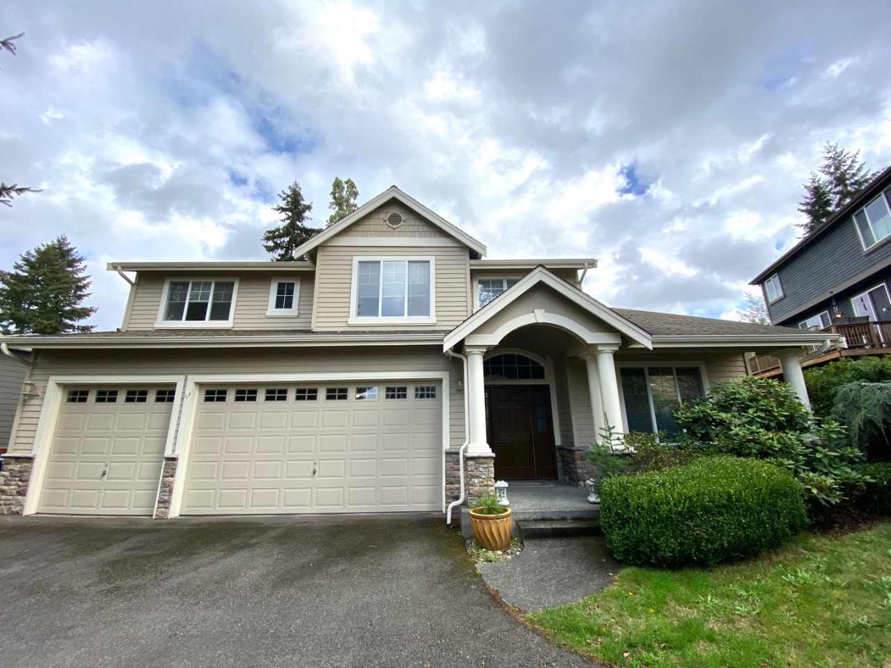 Gorgeous Home for Rent in the Newcastle Community