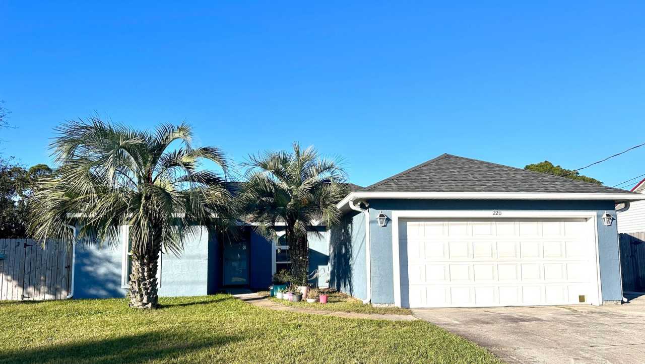 Beautiful 3 bedroom 2 bath located off of North Lagoon