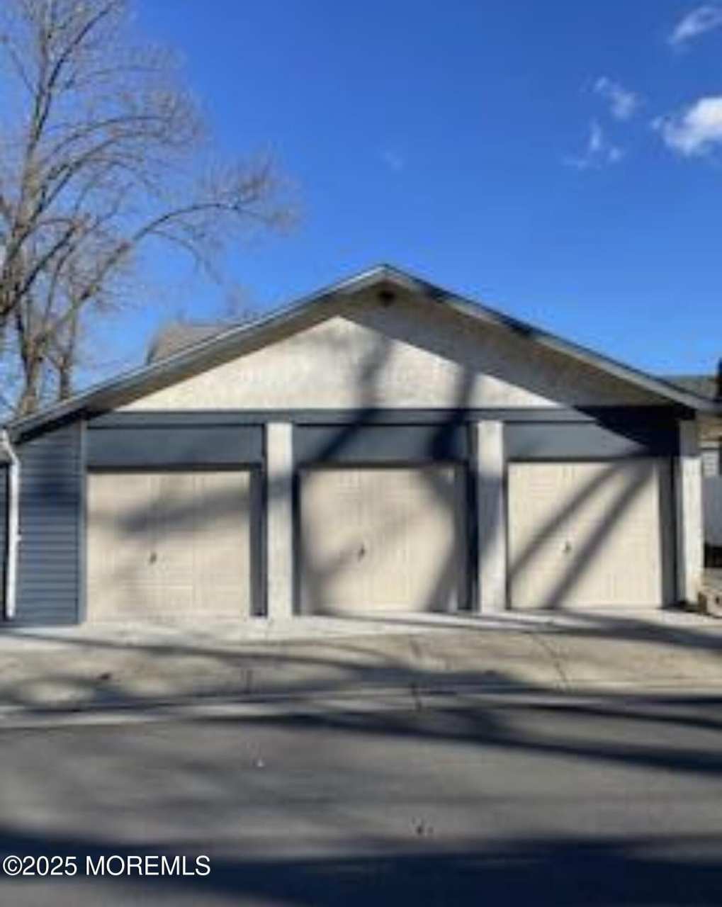 835 Dunlewy Street unit: Garage