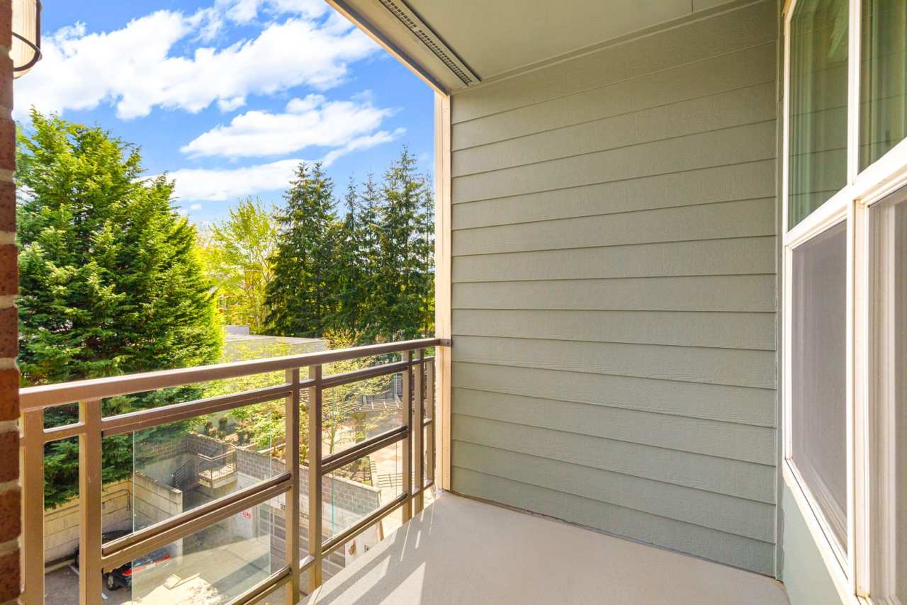 Large 1 Bedroom with Built in Office Nook - Garage Parking