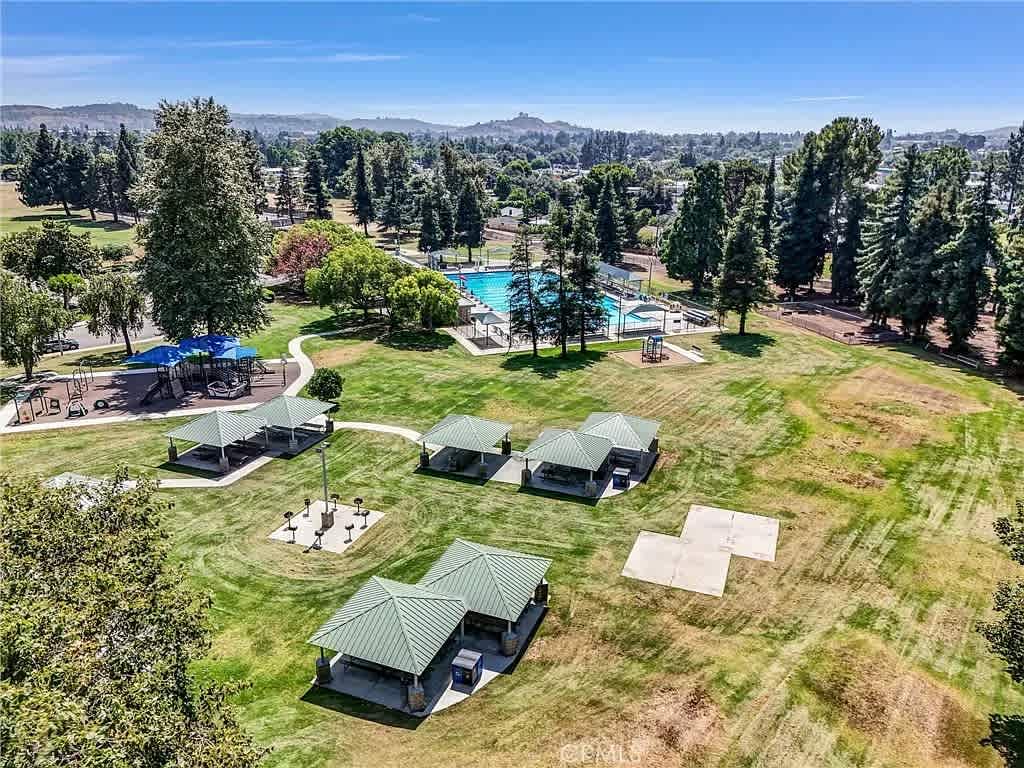 3037 Knollwood Avenue