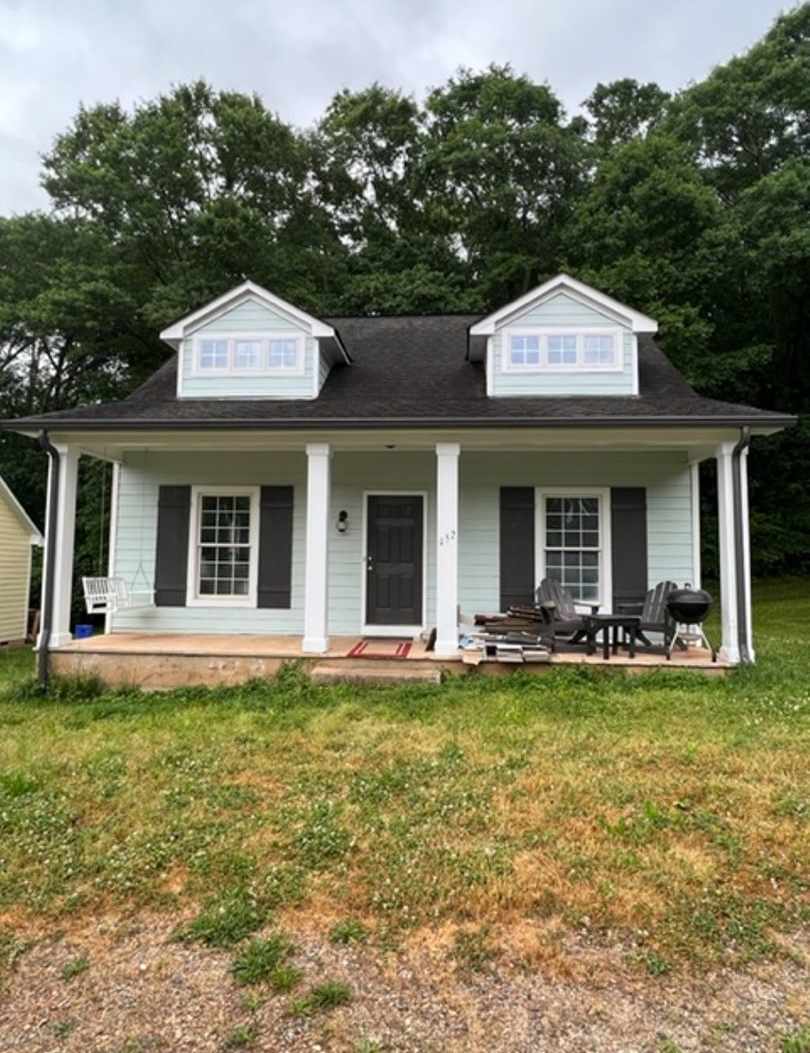 Newly updated 4 Bedroom/4 Bathroom House!