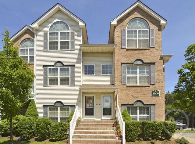 61 Village Plaza Drive Unit E32
