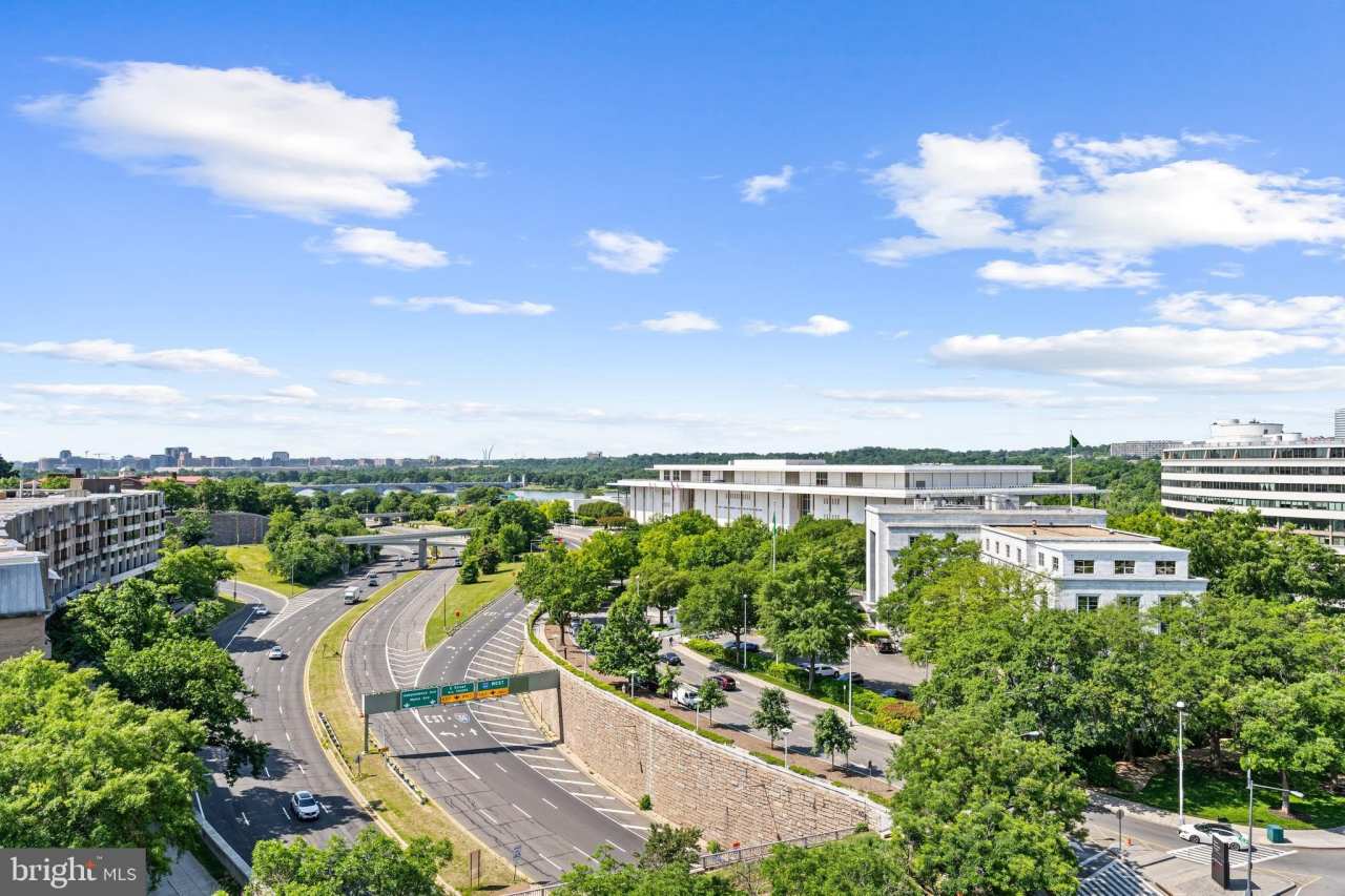 2475 VIRGINIA Avenue NW unit: 822