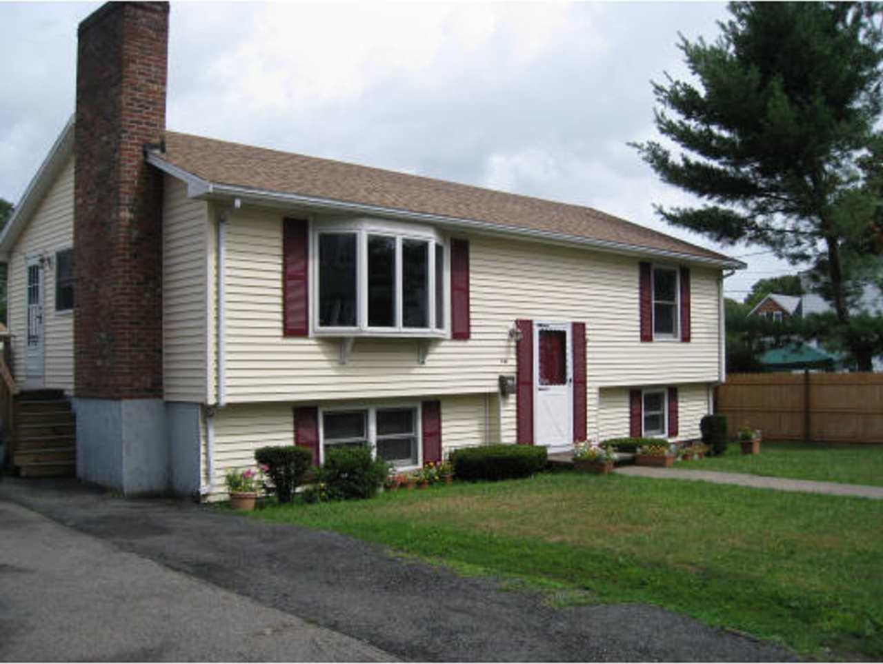 Rare 4 Bd 2 Bath Single Family in Milton Available 10/1