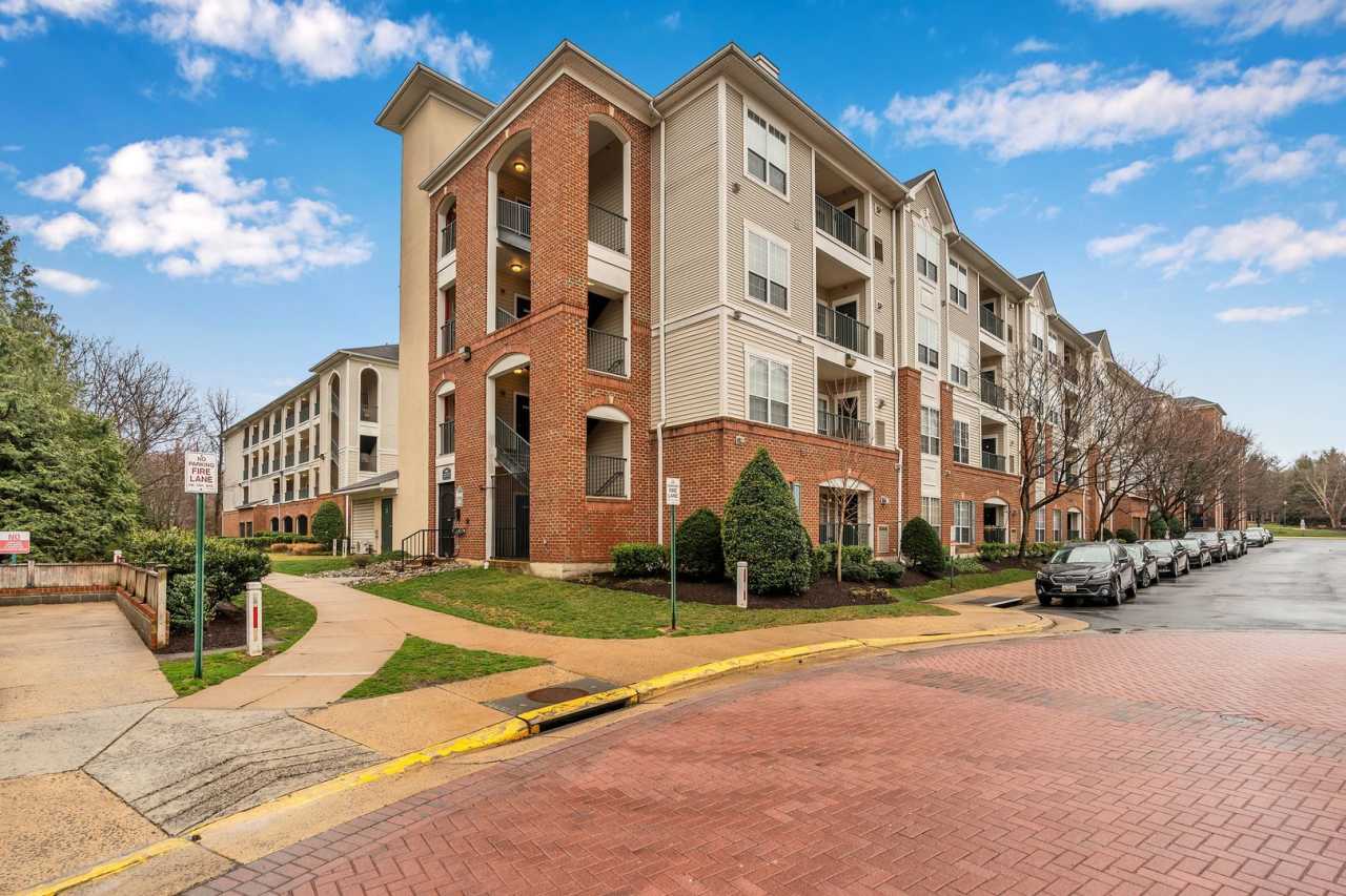 Beautiful 1 Bedroom 1 Bathroom Condo In Much Sought After Exchange At Van Dorn