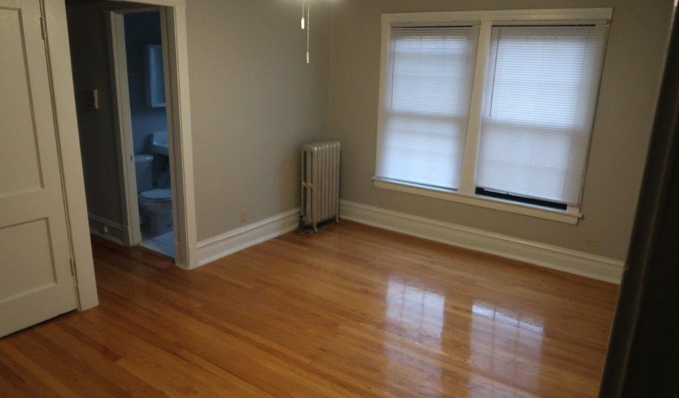 2621 West Gunnison Street