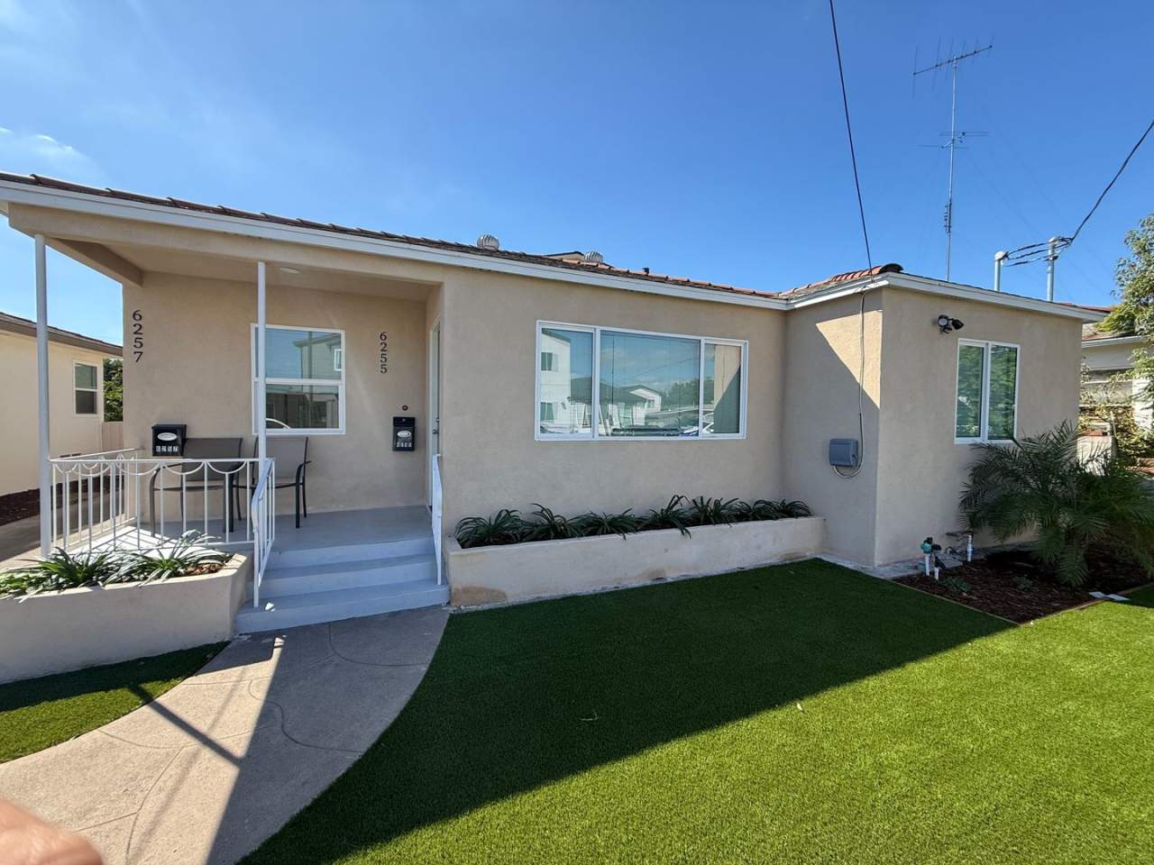 Newly Renovated 5 bedroom house!