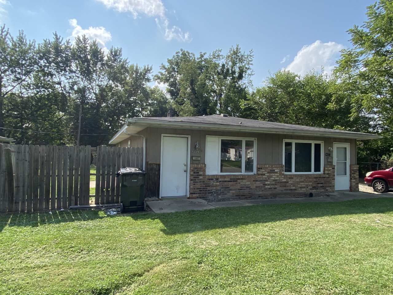 1212 James Pl