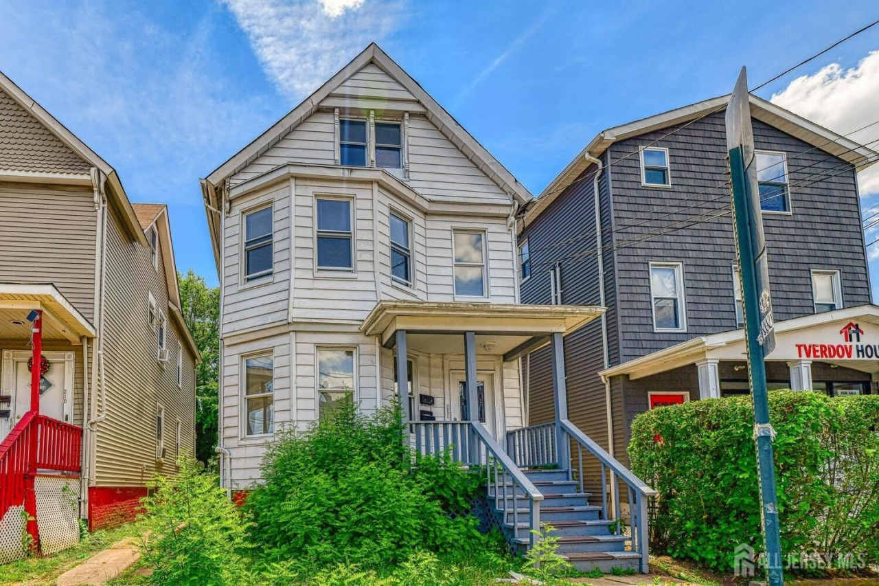 212 Easton Avenue
