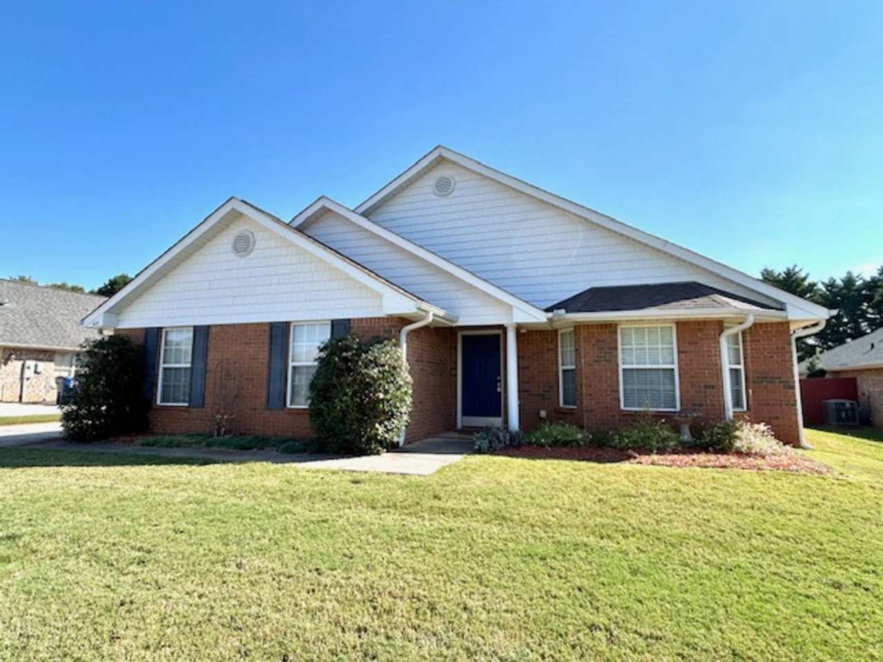 Move In Special-$500 off first month's rent-Charming 3-bedroom brick home