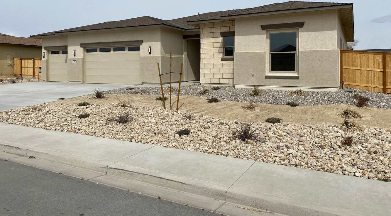 $2495 - MODERN - LARGE YARD - GRANITE - STAINLESS