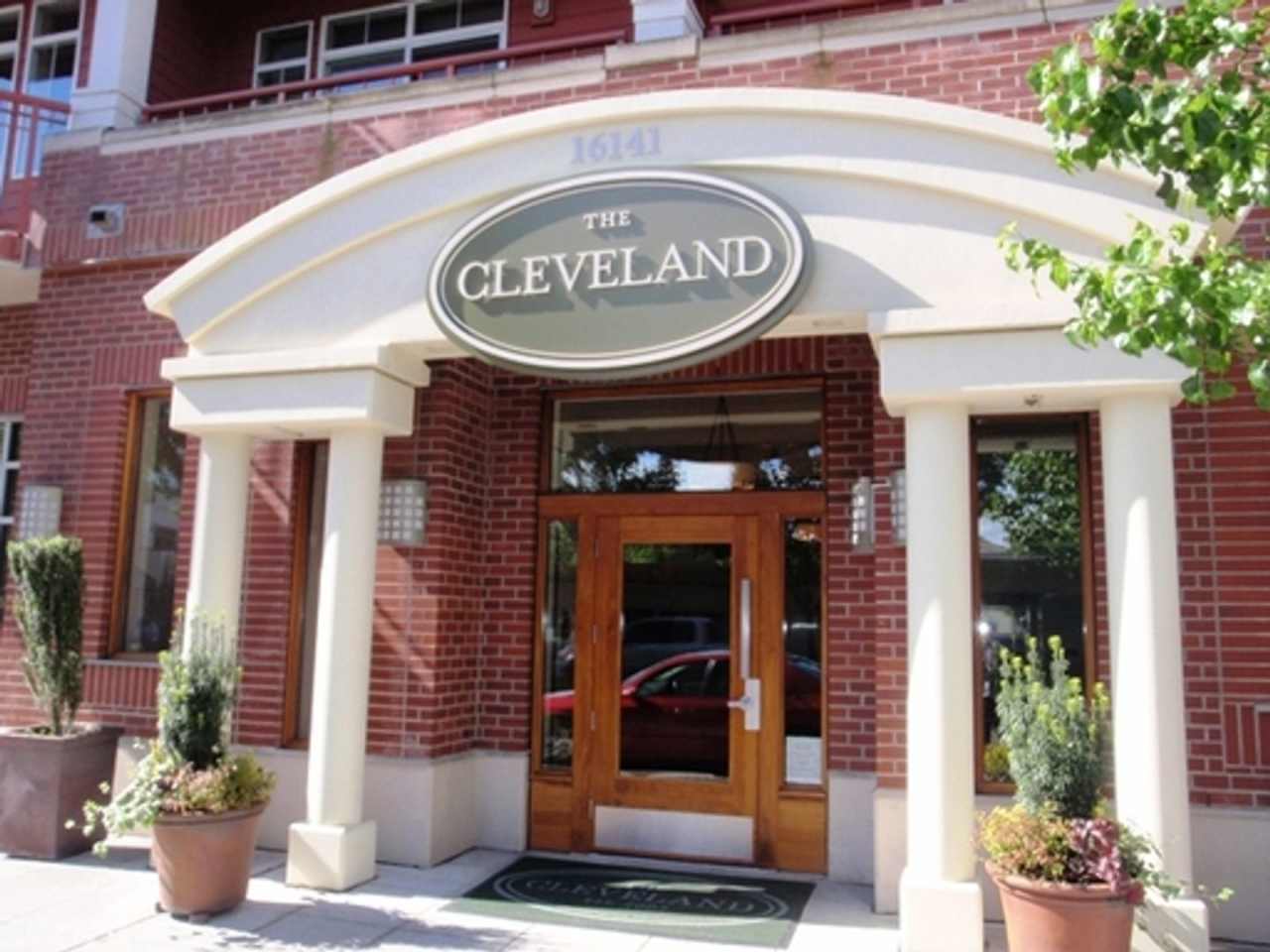 Downtown Redmond unit in the Cleveland Bldg with one assigned parking spot included in the rent!