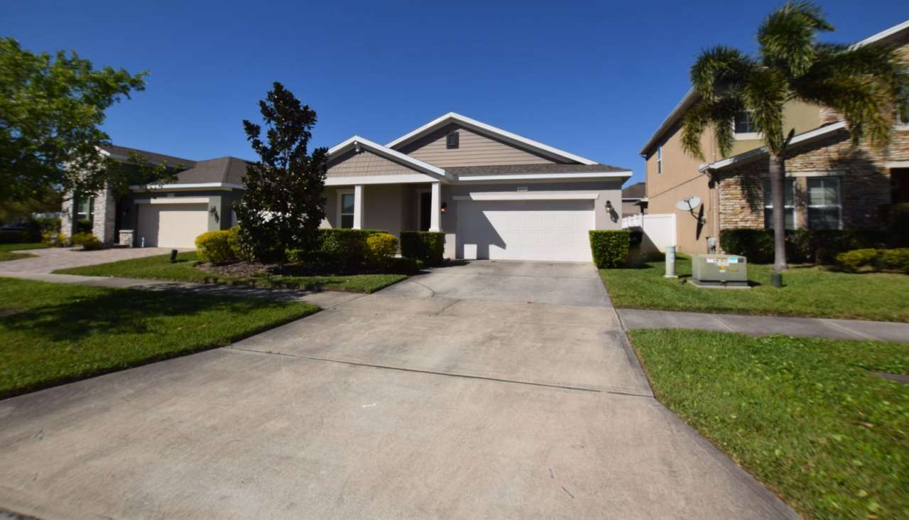 3 bedroom 2 bath single family home for rent at 2021 Beacon Landing Circle Orlando, Fl. 32824